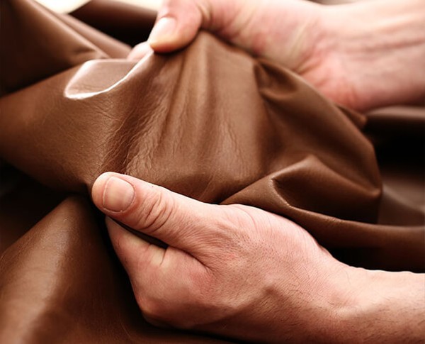 Lựa chọn chất liệu da cao cấp là một trong những sự lựa chọn hoàn hảo cho những ai yêu thích sự sang trọng