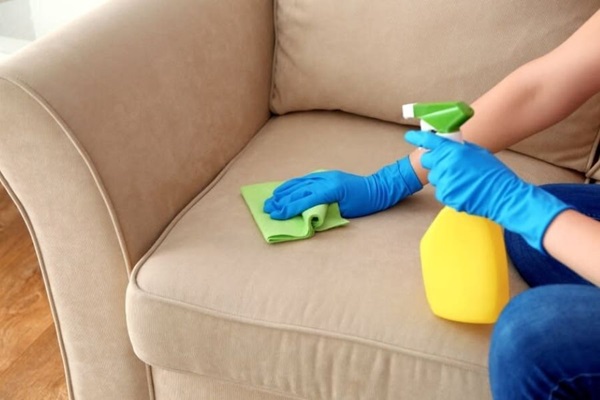 Sử dụng xịt thơm để loại bỏ mùi hôi