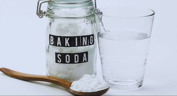 Dùng Baking soda để vệ sinh ghế sofa bị nấm mốc