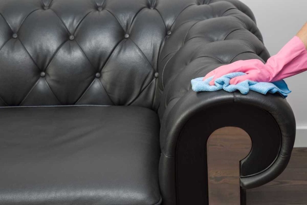 Có nhiều cách bảo quản ghế sofa da không bị rách